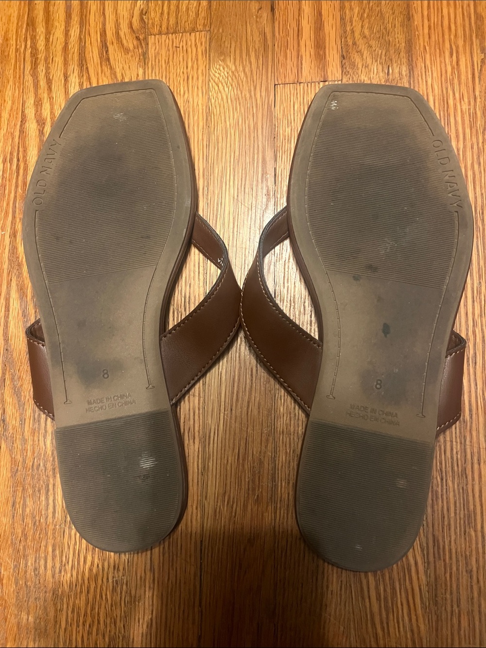 Old Navy brown thong sandals - Picture 4 of 5